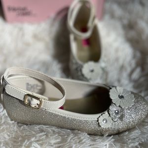 Little girls Lacie Sandy Glitter Dress shoes. EUC